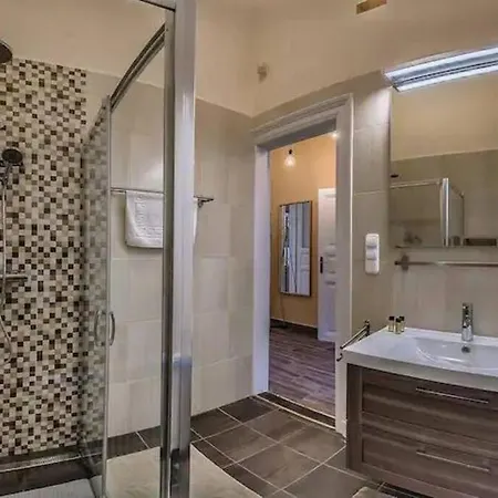 Apartment Your Worry Free Close To Parliament *